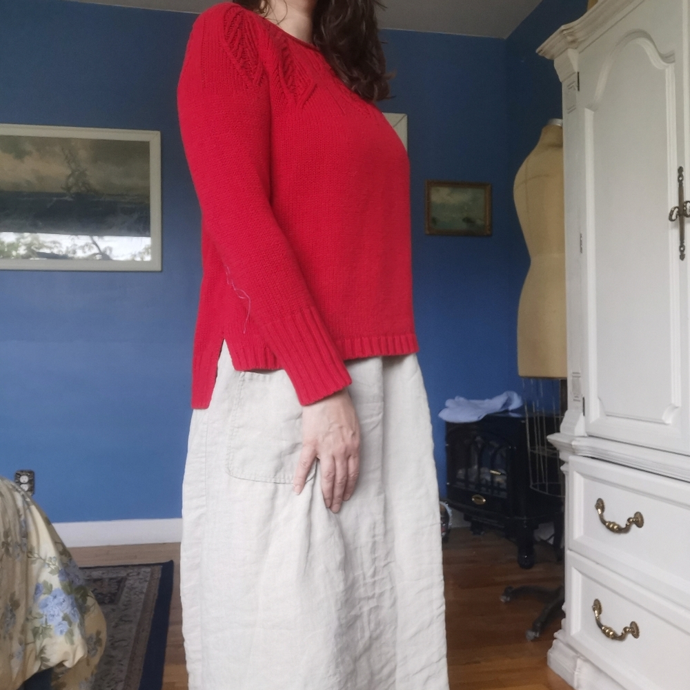 Red sweater - Picture 5 of 10